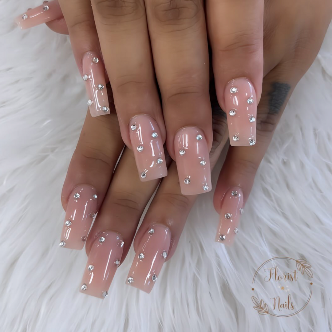 nails with nude design