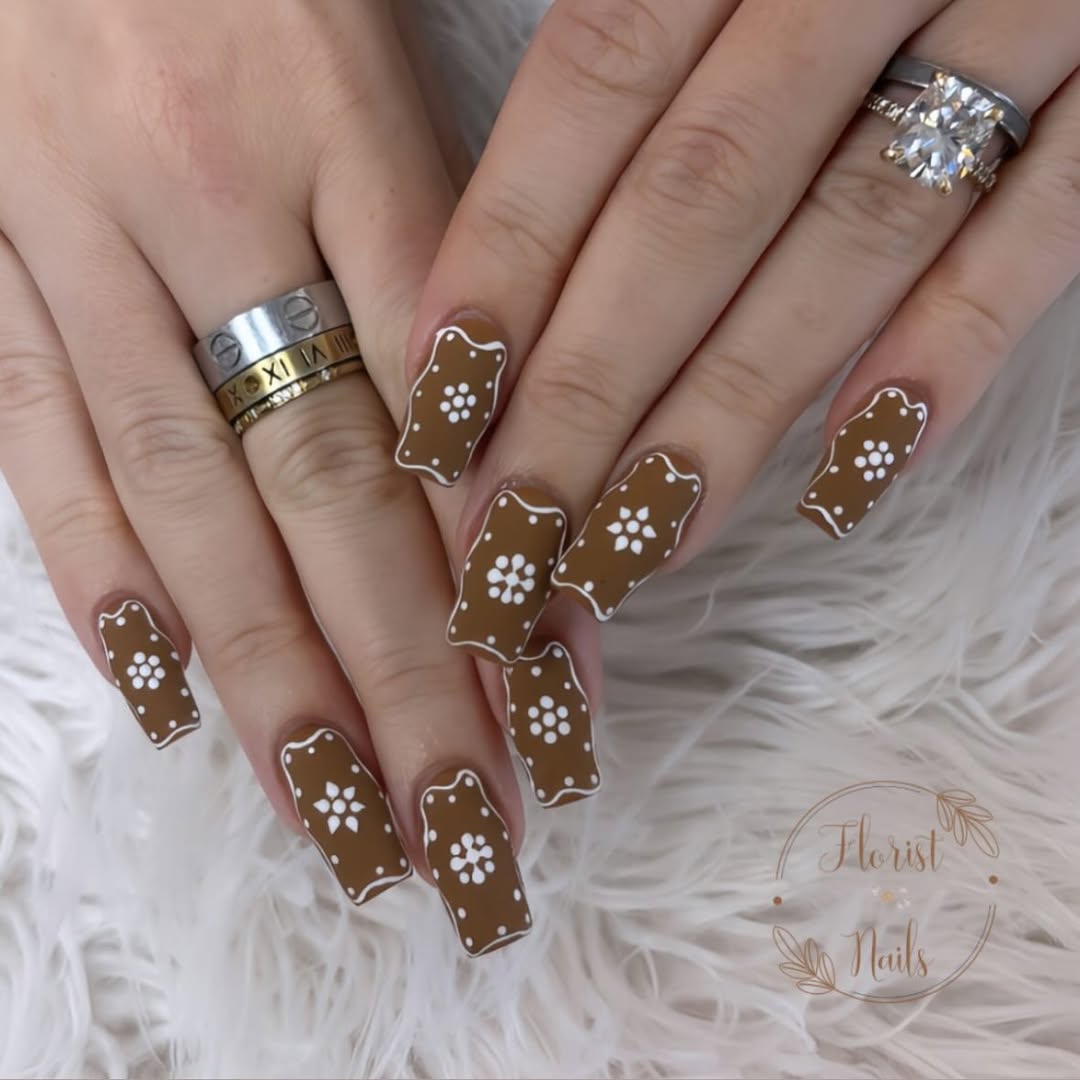 Brown nails with design